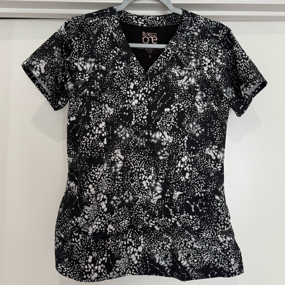 Barco one small scrub top